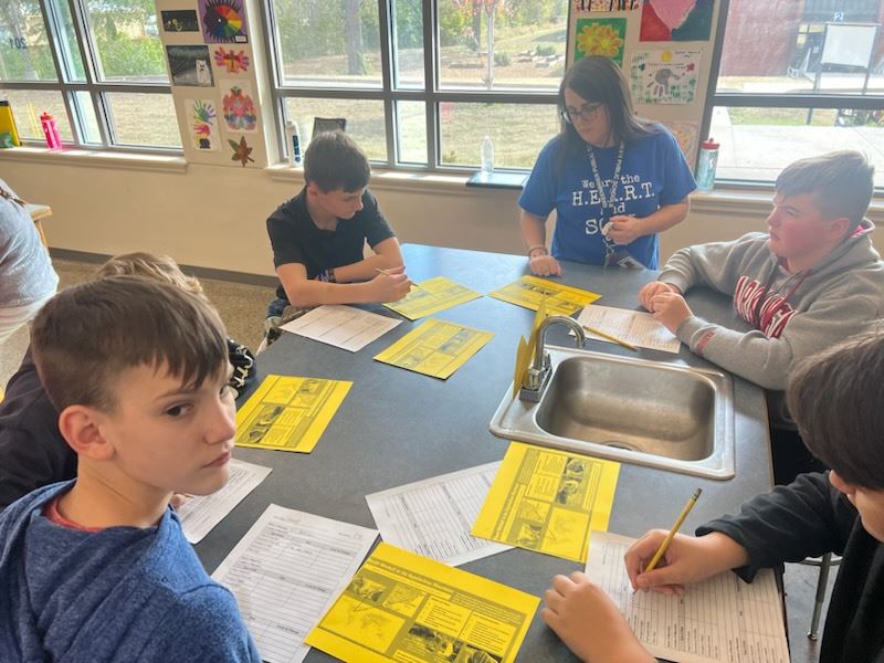  Mrs. Lowry's Science Class 